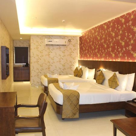 Hotel Madhuban Silvassa Luaran gambar