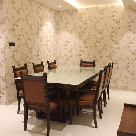 Hotel Madhuban Silvassa Luaran gambar