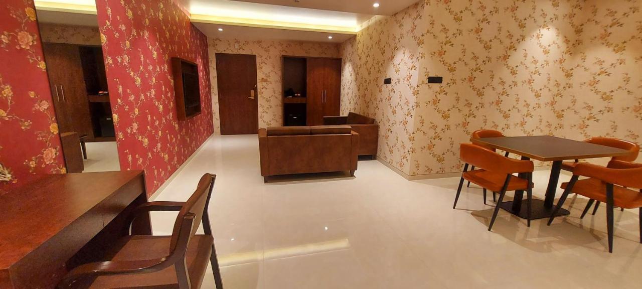 Hotel Madhuban Silvassa Luaran gambar