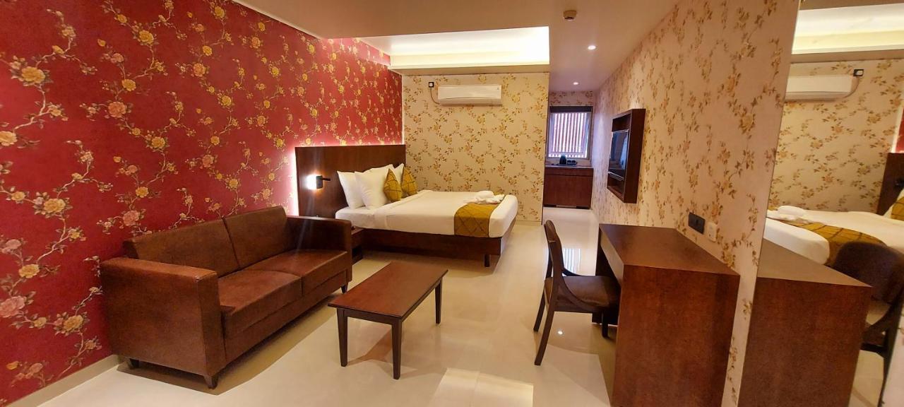 Hotel Madhuban Silvassa Luaran gambar