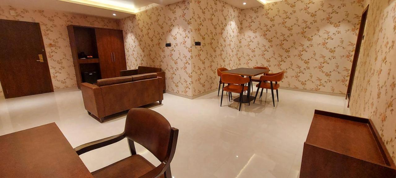 Hotel Madhuban Silvassa Luaran gambar