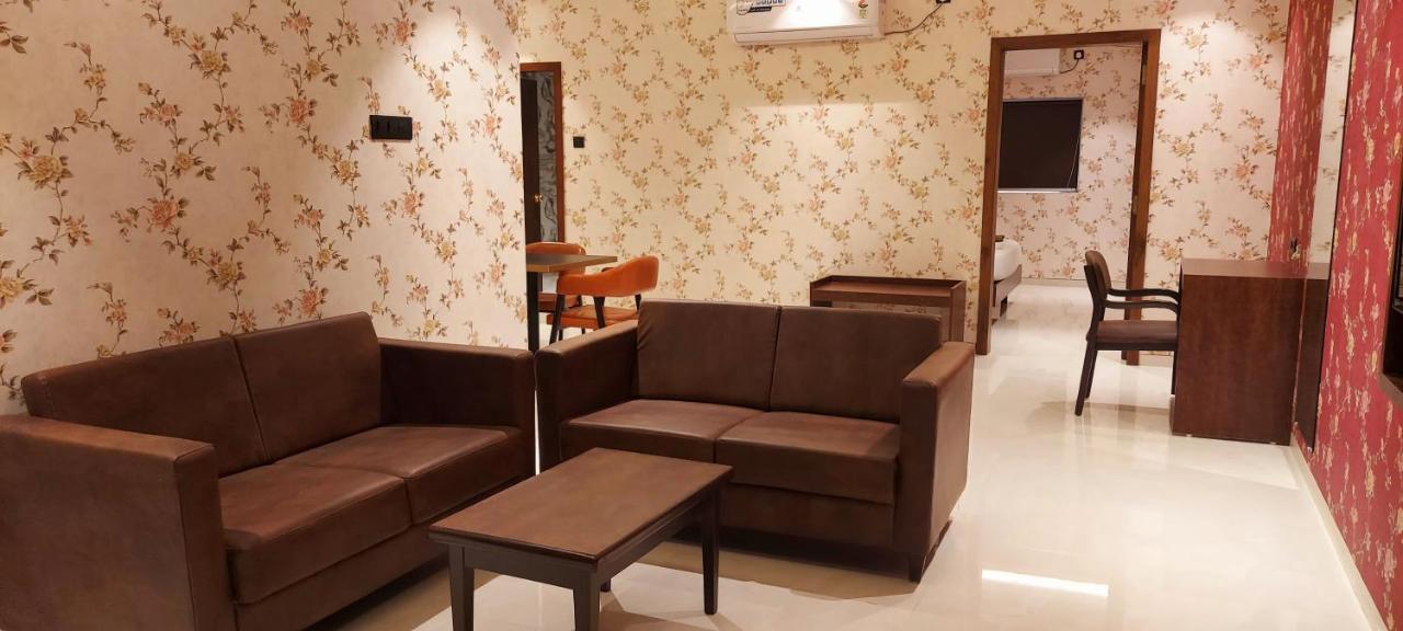 Hotel Madhuban Silvassa Luaran gambar
