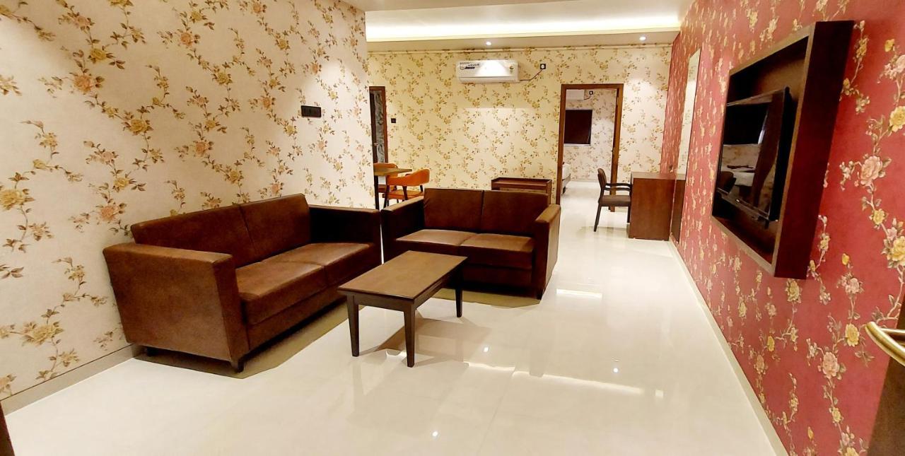 Hotel Madhuban Silvassa Luaran gambar