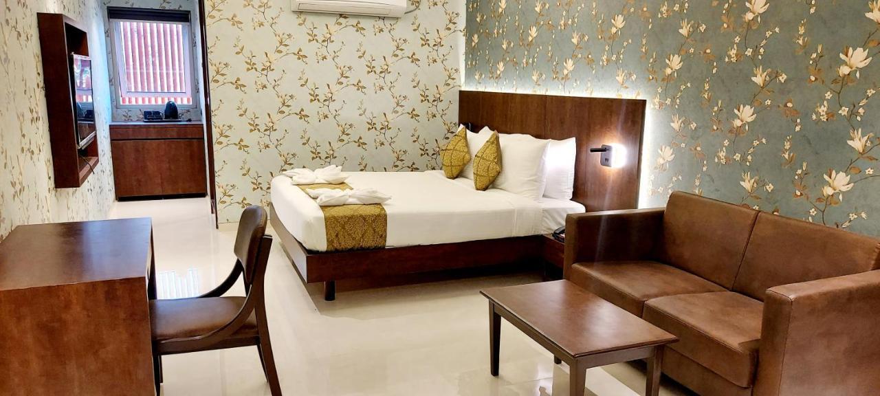 Hotel Madhuban Silvassa Luaran gambar