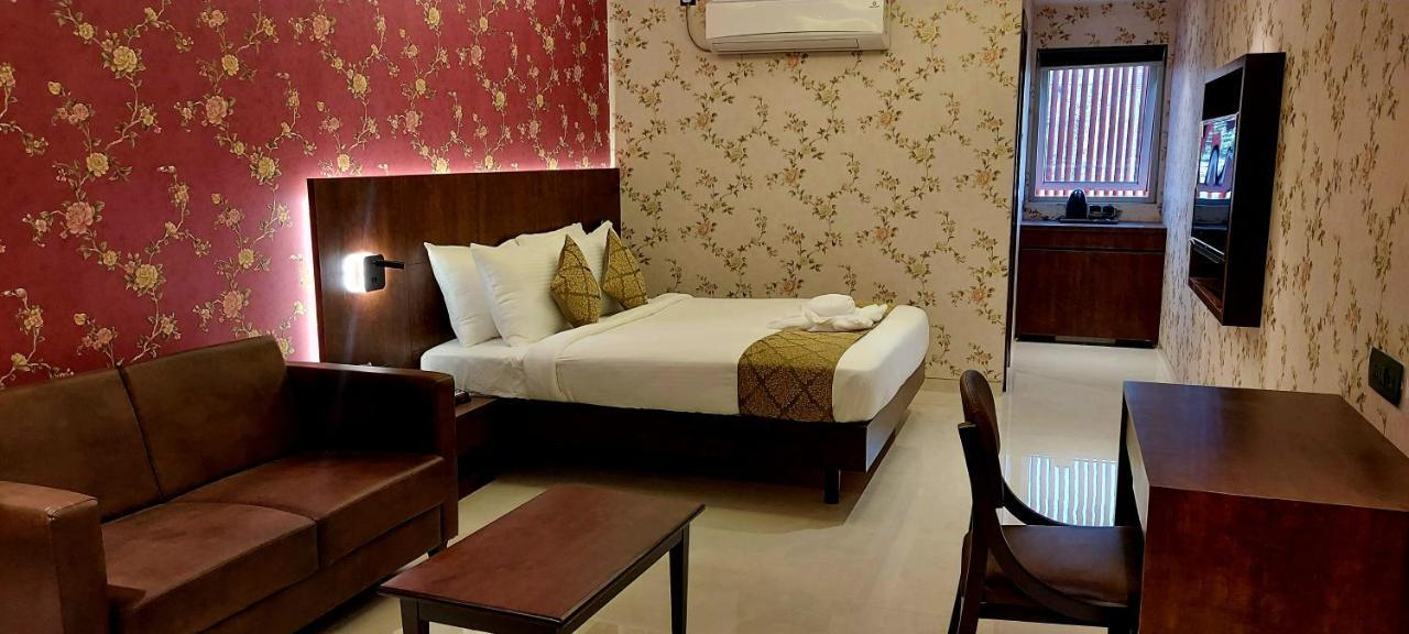 Hotel Madhuban Silvassa Luaran gambar