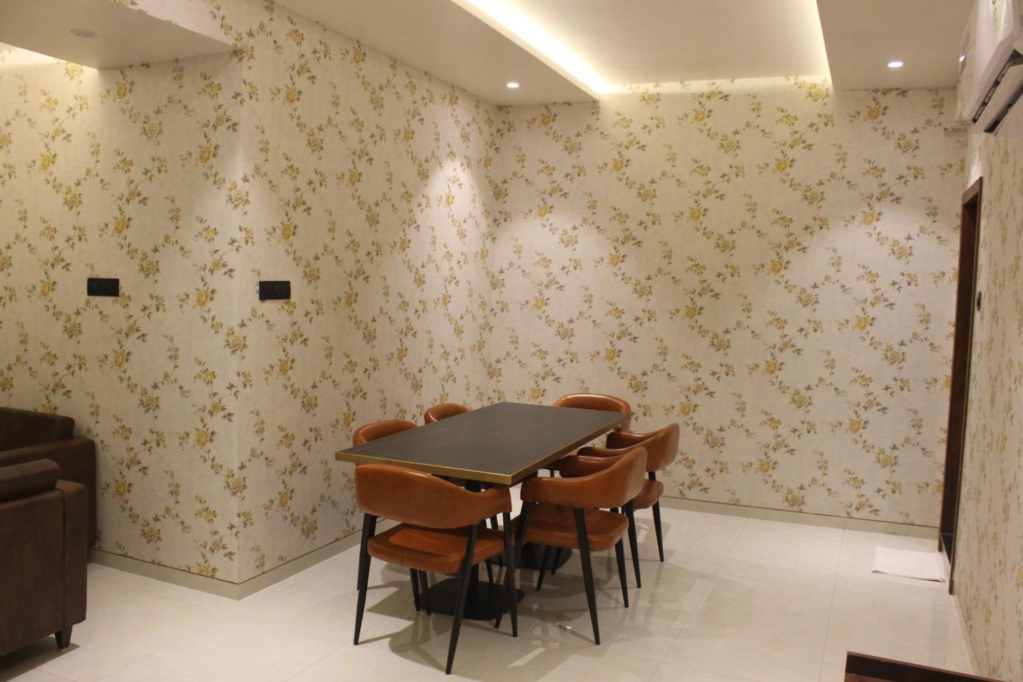 Hotel Madhuban Silvassa Luaran gambar