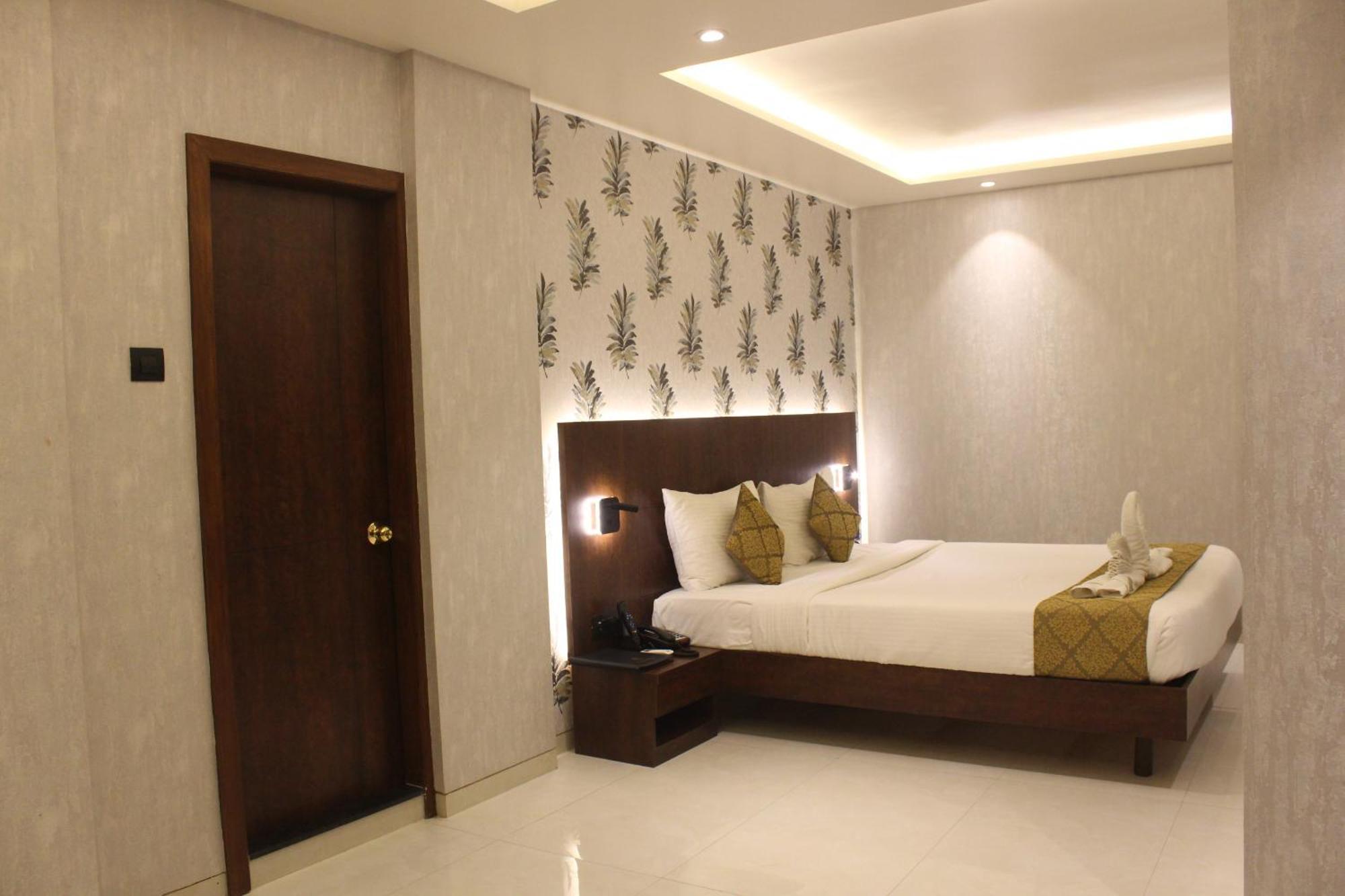 Hotel Madhuban Silvassa Luaran gambar