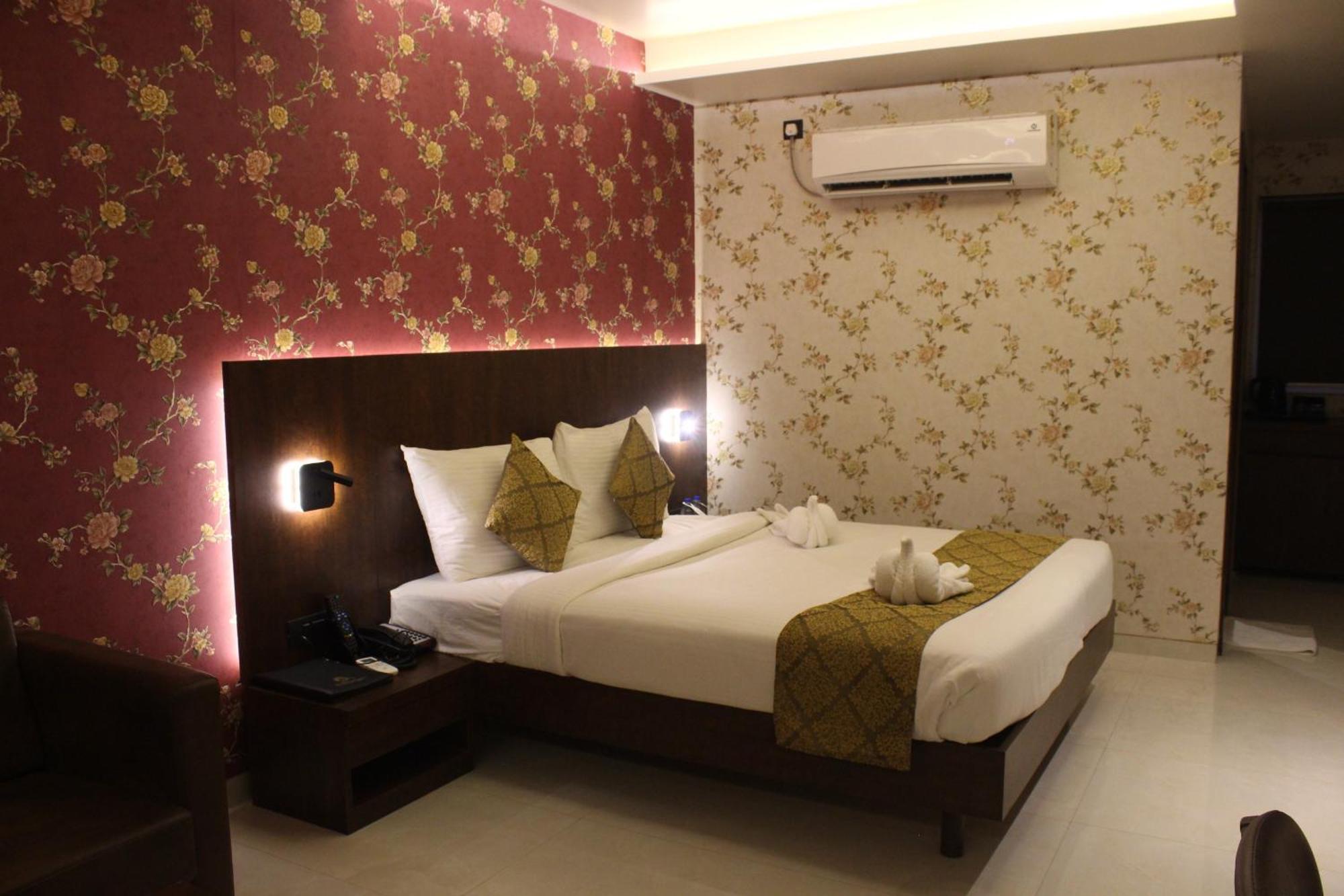 Hotel Madhuban Silvassa Luaran gambar