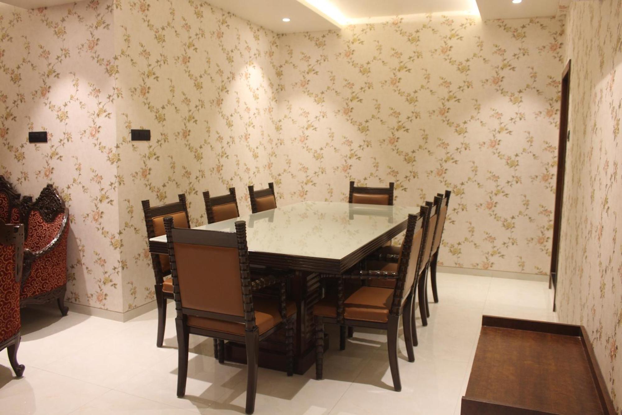 Hotel Madhuban Silvassa Luaran gambar