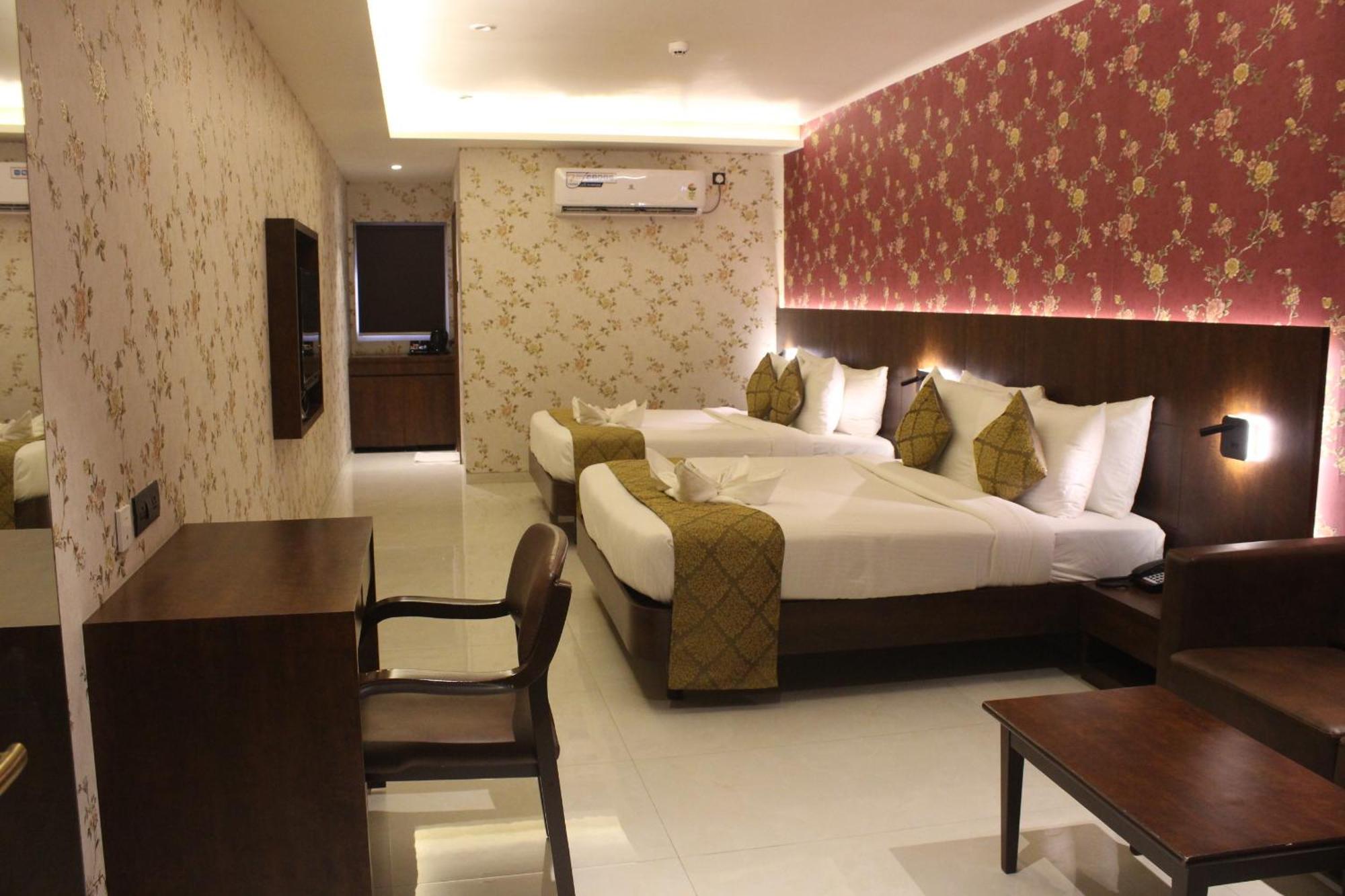 Hotel Madhuban Silvassa Luaran gambar